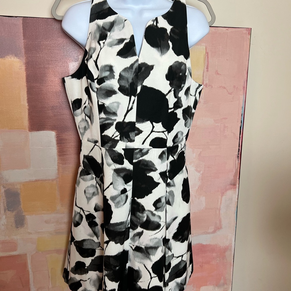 Milly. Sz10 Floral Black and White Dress, NEW STRAITS TIMES